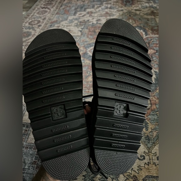 Brand new DR MARTEN sandals - Picture 4 of 7